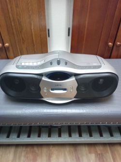 MUSIC BOOMBOX SONY CFD-F10 ($25/OBO)