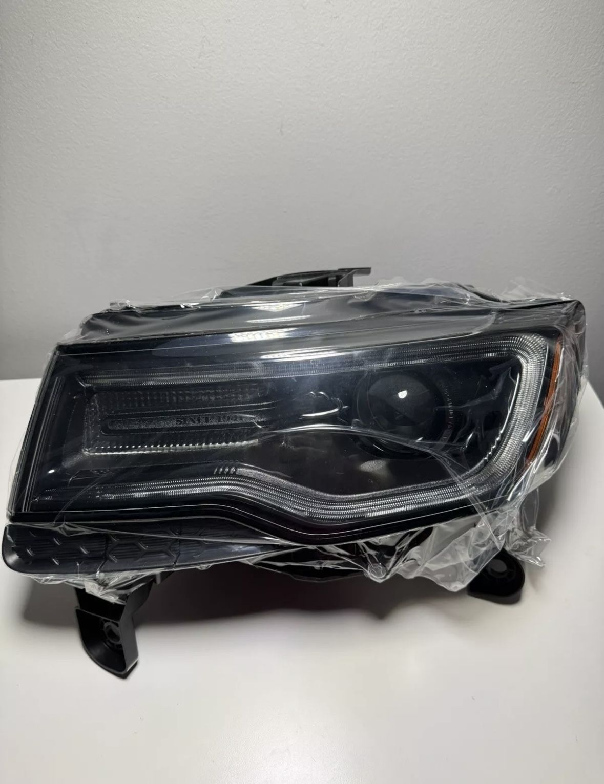 2017-2021 Jeep Grand Cherokee Headlight Driver Side left Xenon HIDFront
