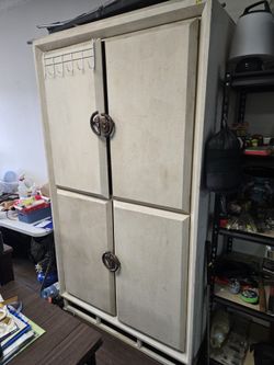 Wardrobe Cabinet