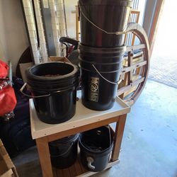 Hydroponic Buckets And Table 