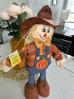 Cute Fall Scarecrow Table Decoration!