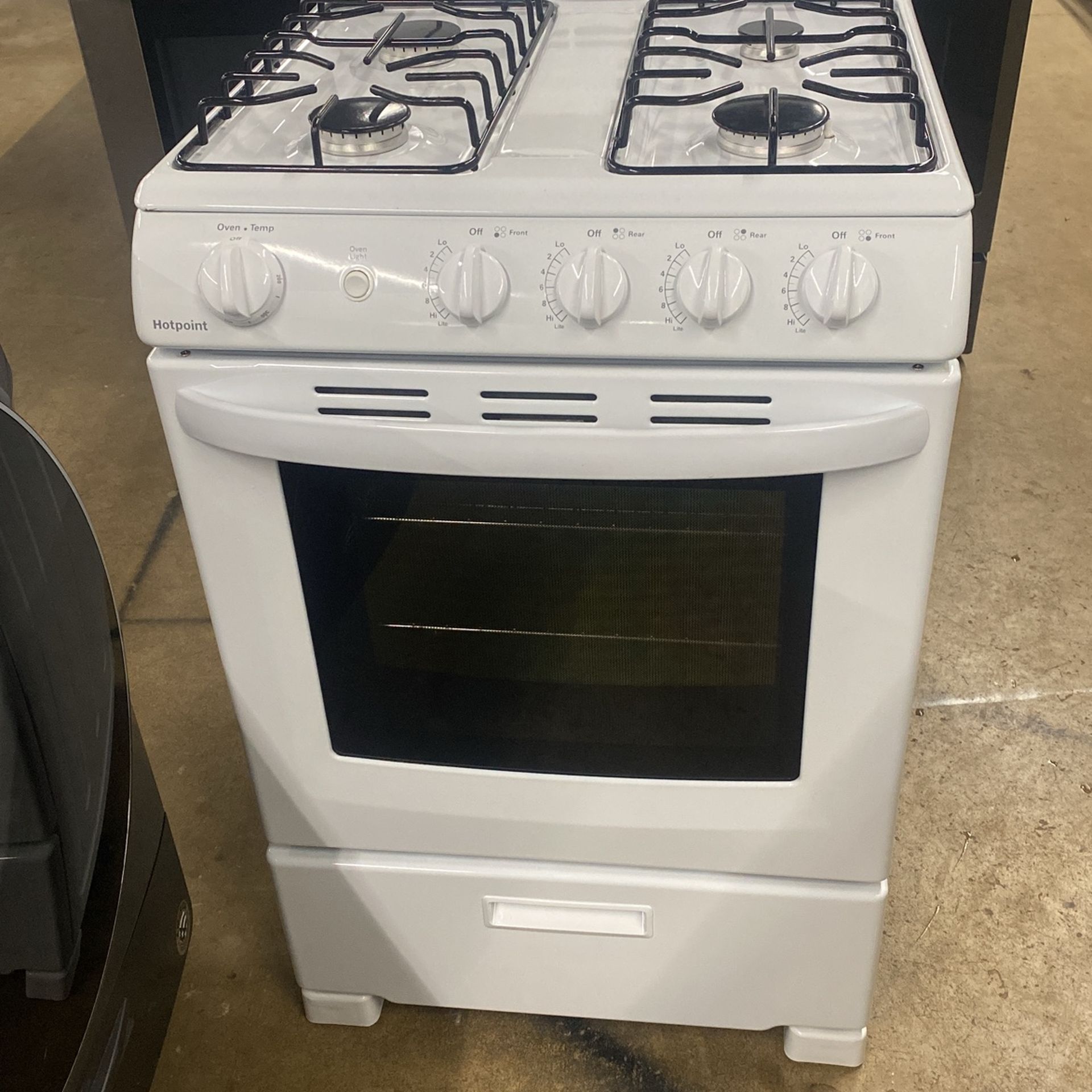 Hotpoint White 24 Inch W Gas Stove 