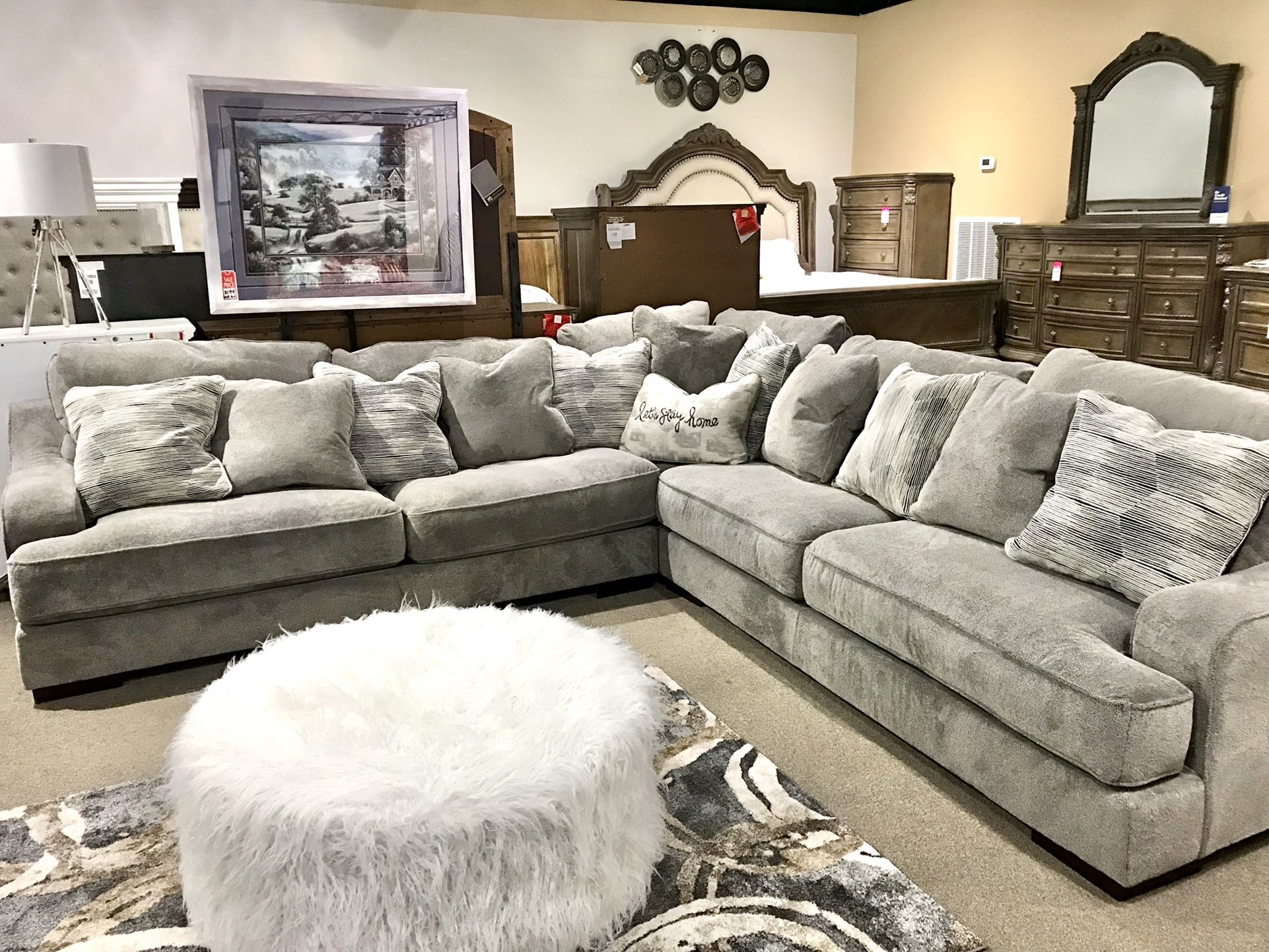 🤩 New Sectional In Gray