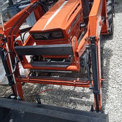 1990 Kubota 17 HP Hydro Trans No Shifting  4x4 With 4 Ft Bucket N 4 Ft Box Blade With Teeth Only Get This 500 Hours Engine Paint Like New $10500 Firm 