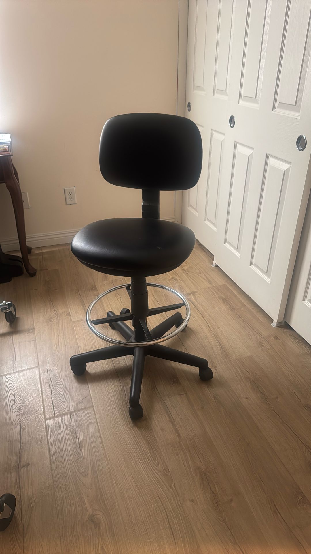 (Brand New) Rolling Computer/Desk Chair