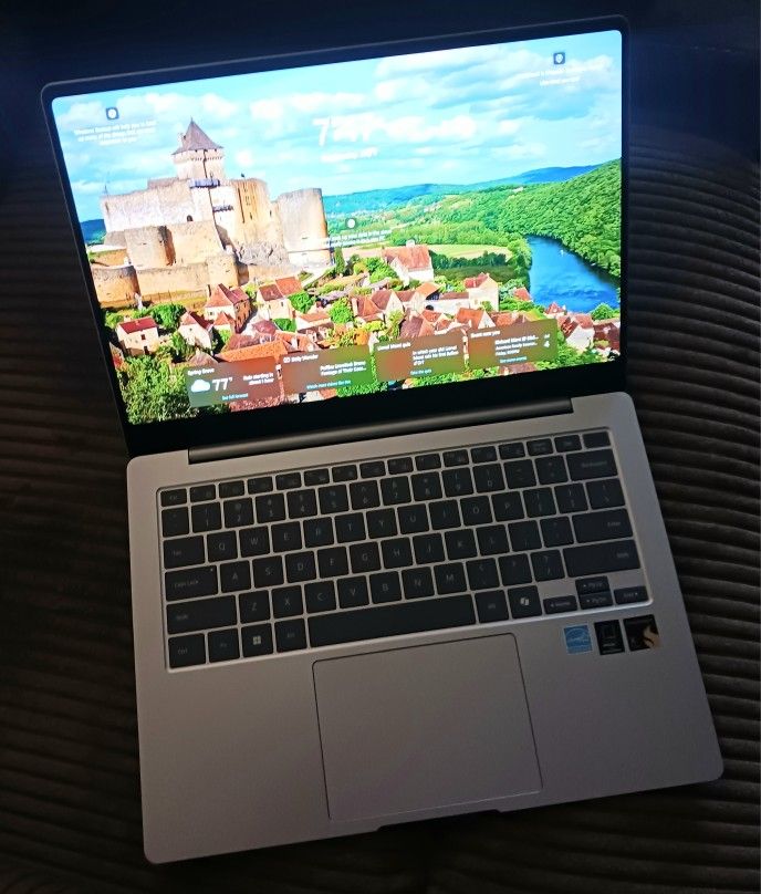 BRAND NEW IN BOX Samsung Touchscreen Galaxy BOOK4 