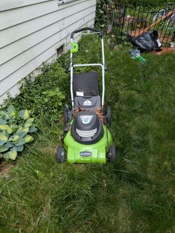 Electric lawnmower