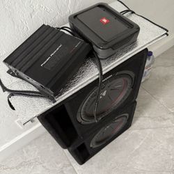 2 kicker comp r 12 with two amplifiers 