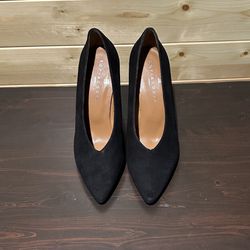 Brand NWOT Sofia Costa black suede pumps in size 35