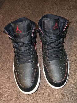 Nike Air Jordan 1 Retro Mid Black Team Red - Size: Men's US 10.5