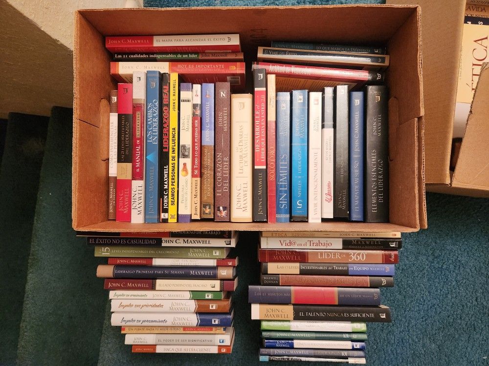 LOT OF 50 JOHN C. MAXWELL - BUSINESS, SELF-HELP, LEADERSHIP BOOKS