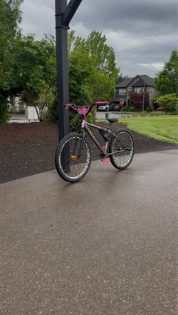 Throne wheelie bike