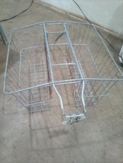 Vintage saddle basket for beach cruiser