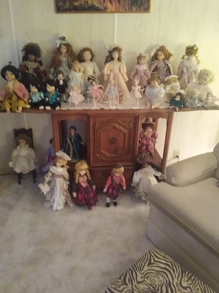 Porcelain Dolls Lot