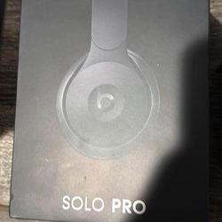 BEATS SOLO PRO BARELY USED😁