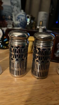 Vintage salt and pepper shakers, bud vase with trinket holder, 2 vases w/dish(missing 1 plug on pepper