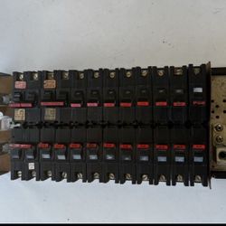 BRAKERS FEDERAL PACIFIC…6 Doubles And 30 Singles…IN TWO PANELS…IN GREAT CONDITION…$500
