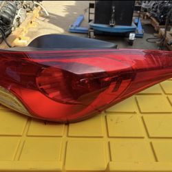 2013 Hyundai Elantra RH Side taillight