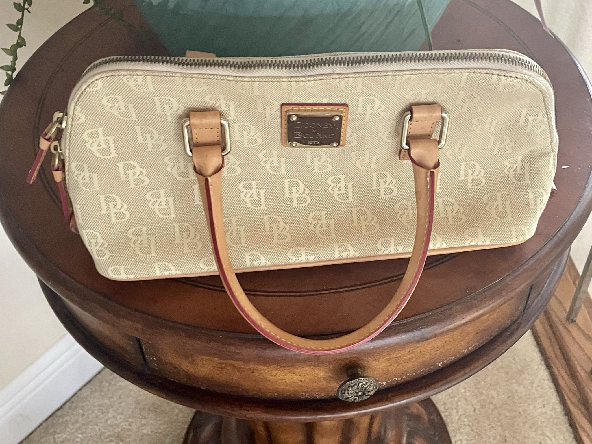 Dooney Bourke Purse for Sale in Lake Worth, FL - OfferUp