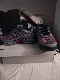 Nike Air Max Plus Sneakers and jordens