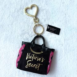 ✨ NWT VICTORIA’S SECRET BAG CHARM VS MINI PURSE VS KEY CHAIN ✨