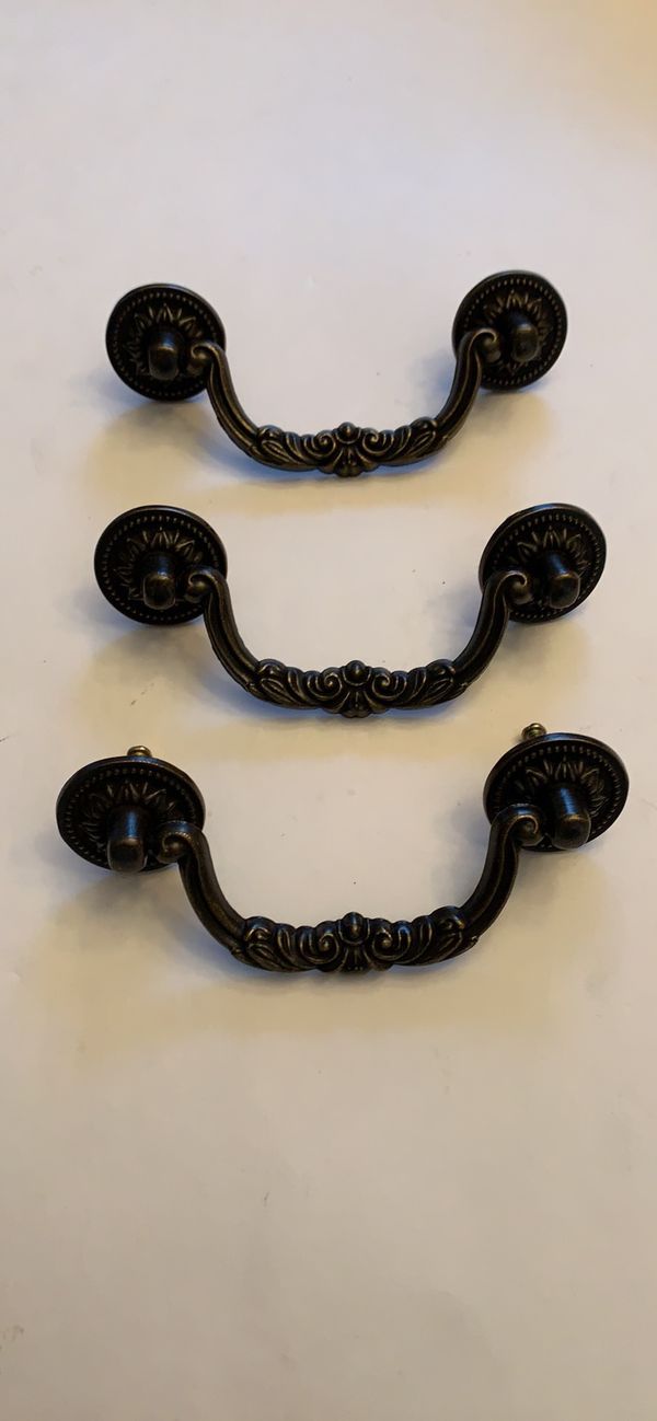 Beautiful Antique Bronze Drawer Pulls total size 5” for Sale in Palm