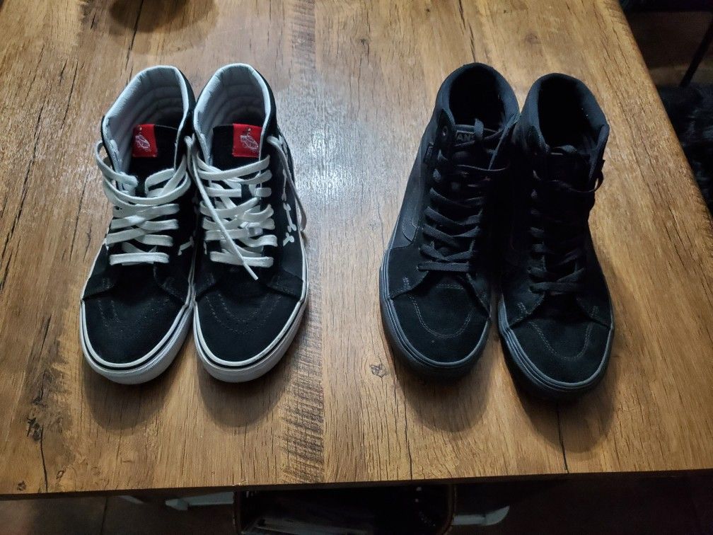 Snoopy Van's and Black Vans