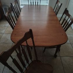 Amish Built Solid Wood Table And Chairs
