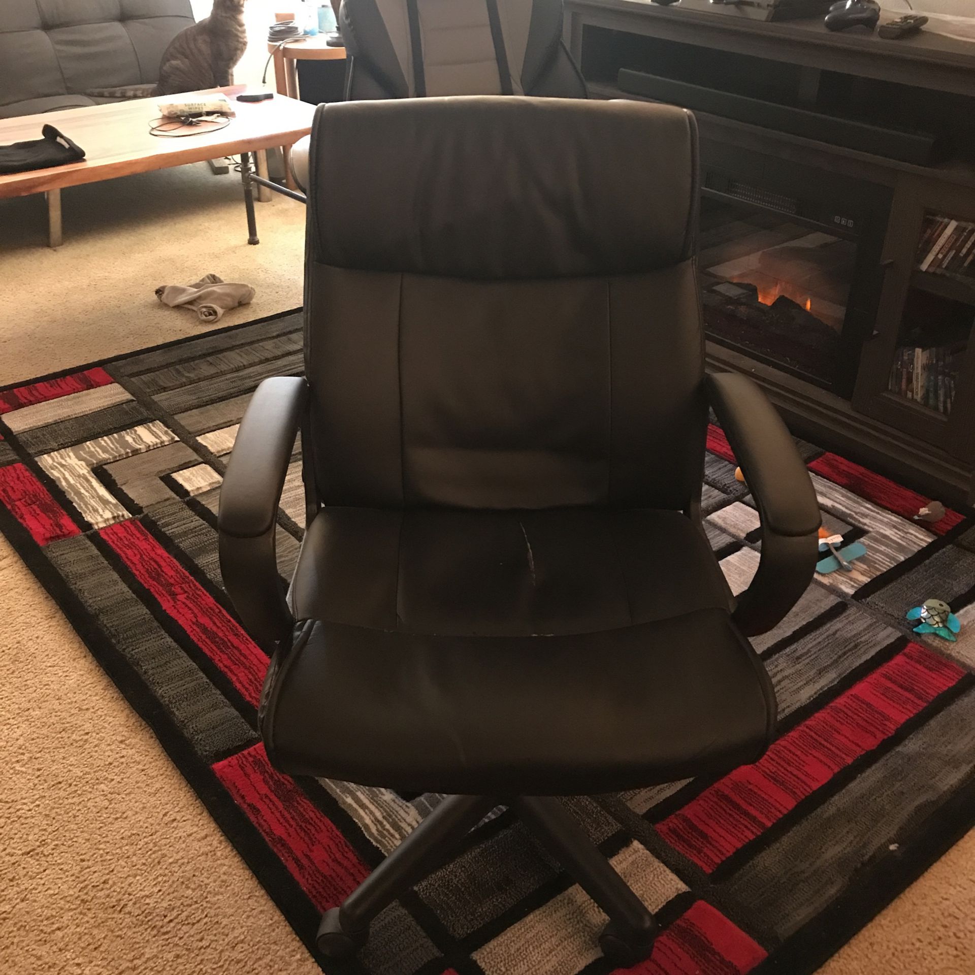 Black Leather Rolling Comfy Office Chair $35