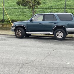 1998 Toyota 4runner 4x4   210k $2500