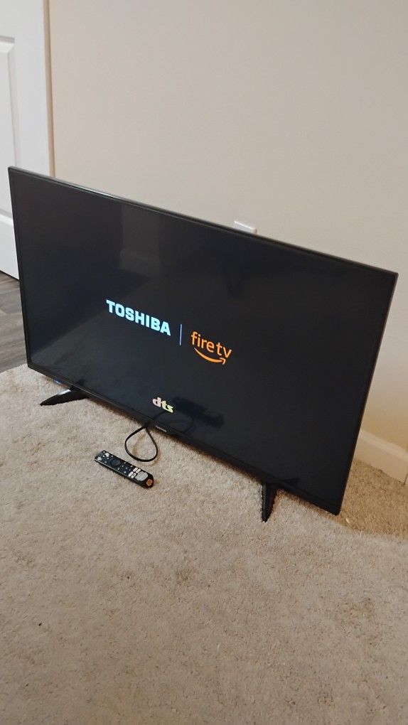 Toshiba - 43” Class LED 4K UHD Smart Fire TV Edition TV, 43LF621U19