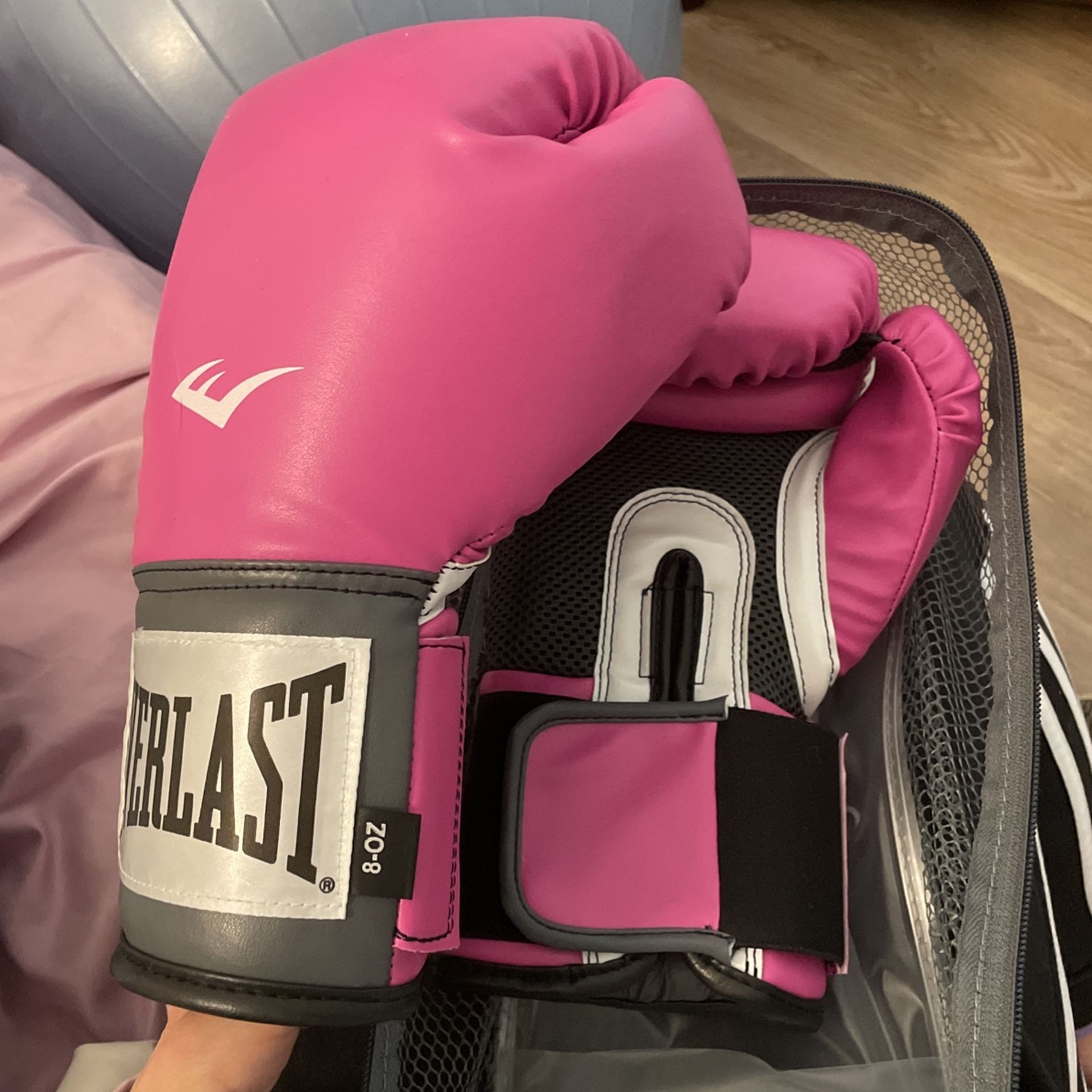 Everlast 8 Oz. Pink Pro Style Training Boxing Gloves