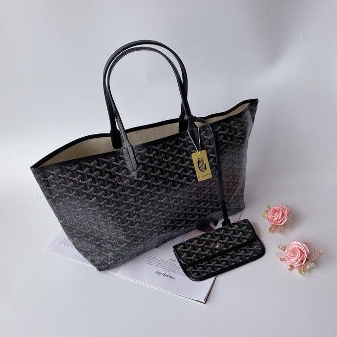 Women's Black ππ¨π²π PM Handbag
Tote