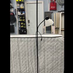 Floor lamp/Lampara de piso