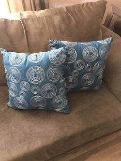 Blue Decorative throw pillows perfect condition