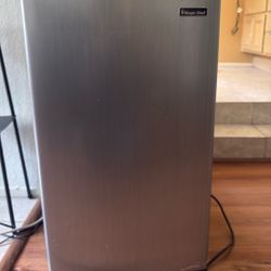 Magic Chef Refrigerator 