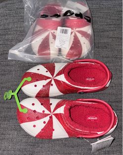 CROCS Classic Lined Christmas Holiday Clogs NEW - Size J6