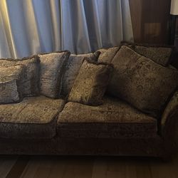 Free couch pick up only in Bell Gardens