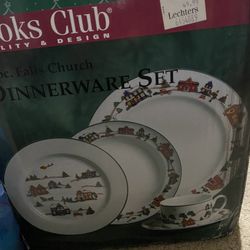 HOLIDAY XMAS DINNERWARE SET