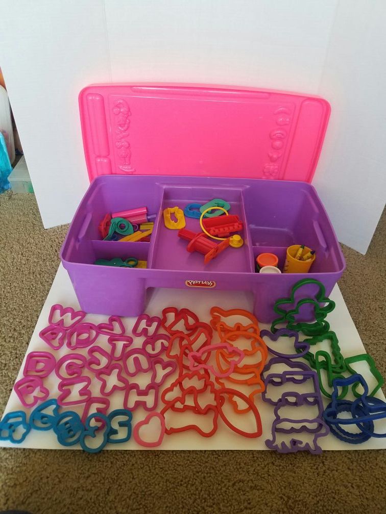 Play-Doh Pink Creativity Center Activity Table with LOTS of accessories. Cutters, Tools, Shapes, Letters, Numbers etc etc