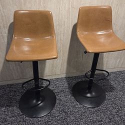 Waleaf Adjustable Swivel Bar Stools, which feature vintage PU leather