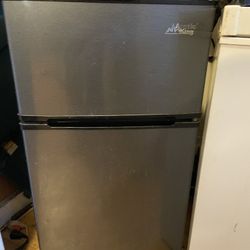 Mini Fridge With Freezer 