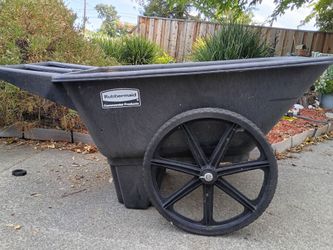 Rubbermaid 7.5 cubic ft big wheel cart