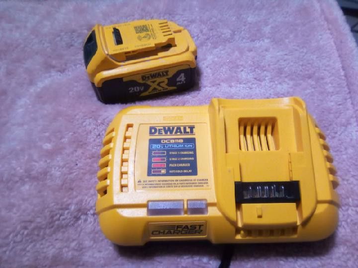 DeWalt 20 Volt Fast Charger + 4 Amp Battery 