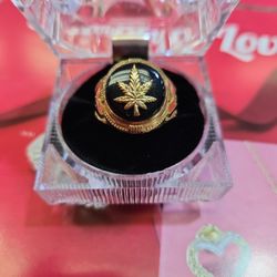 10k Gold Weed Marijuana Leaf Ring 