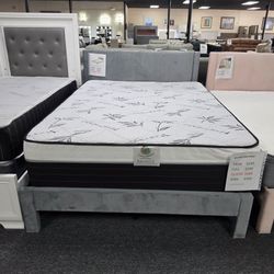 Gray platform bed frame Queen 🚚WE DELIVER🚚