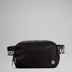 Lululemon Everywhere Belt Bag 1L Black/White Brand New