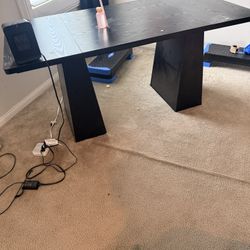 Black Desk 