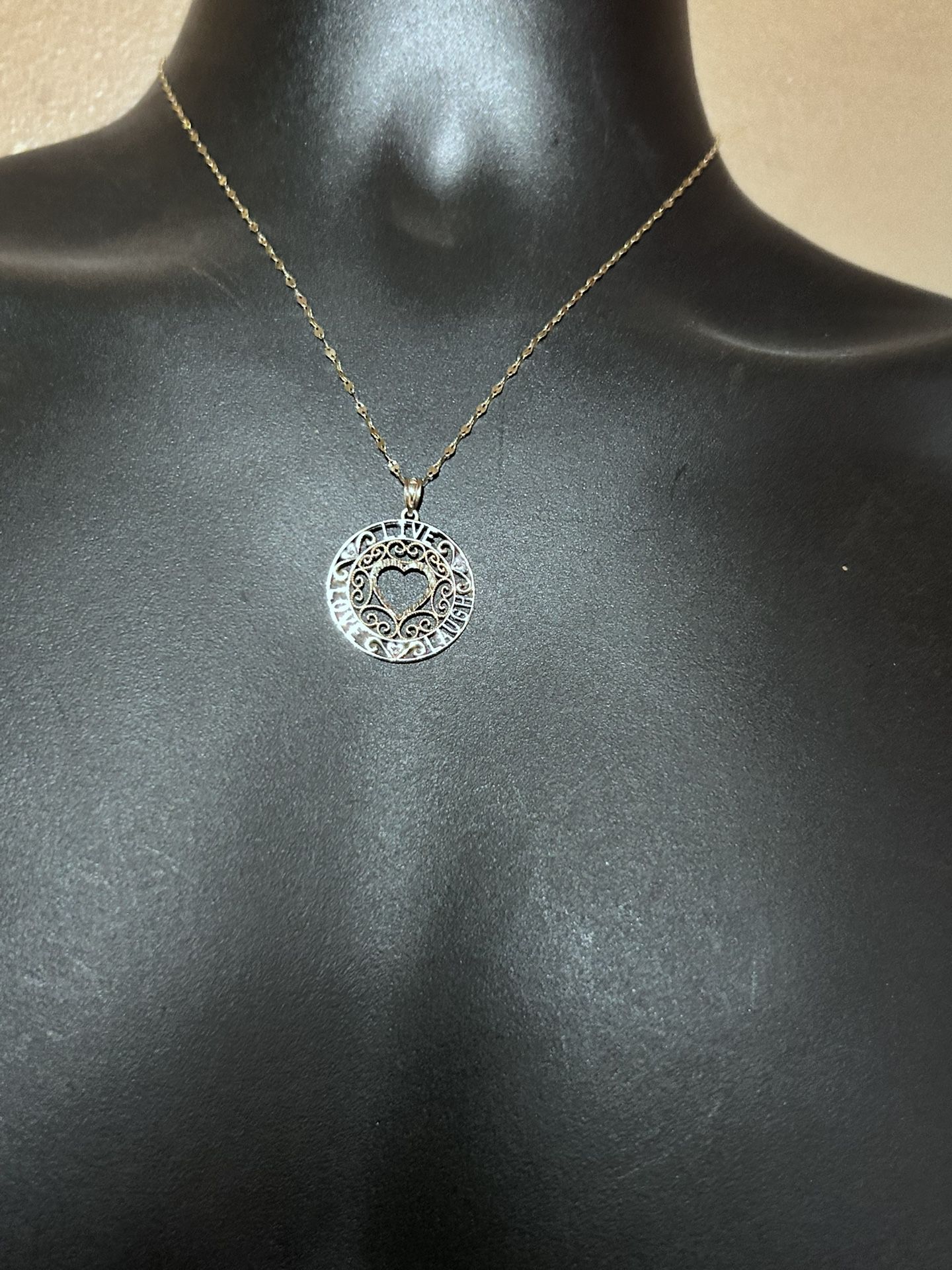 18 inch 10 karat yellow gold necklace with a 10 karat diamond cut live  live and