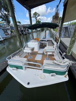 2004 hurricane deck boat with 115hp Yamaha